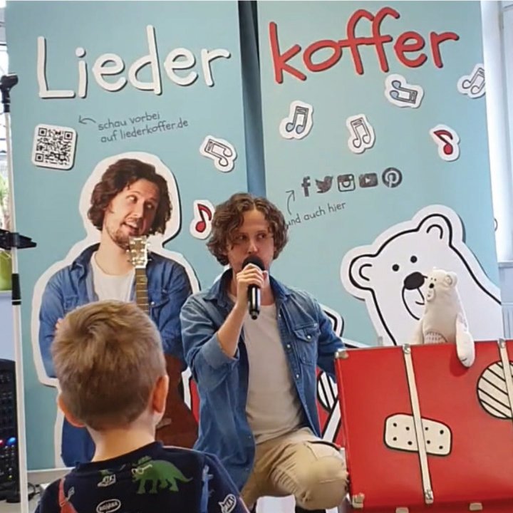 Erster Live-Auftritt mit dem Liederkoffer